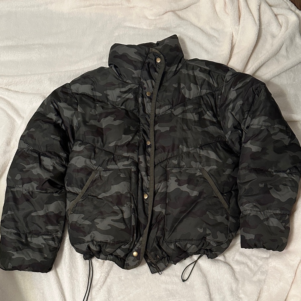 Old navy Medium Camouflage Puffer Jacket